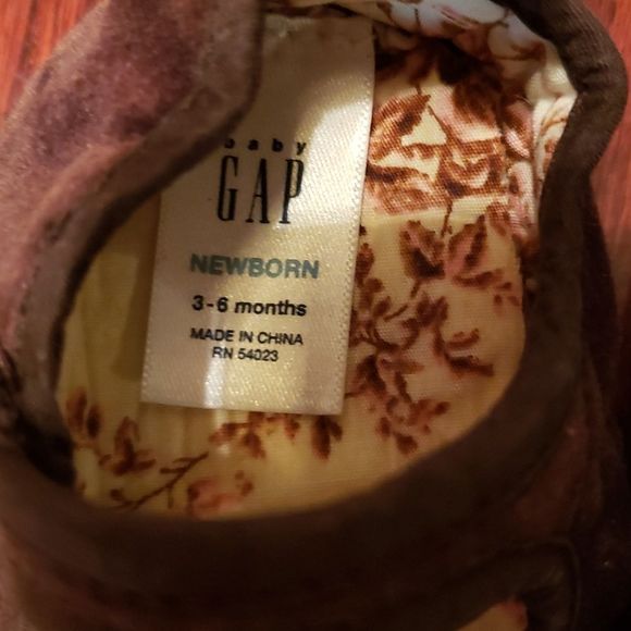 Baby Gap Sz 3-6 month Mary Janes - Picture 3 of 4